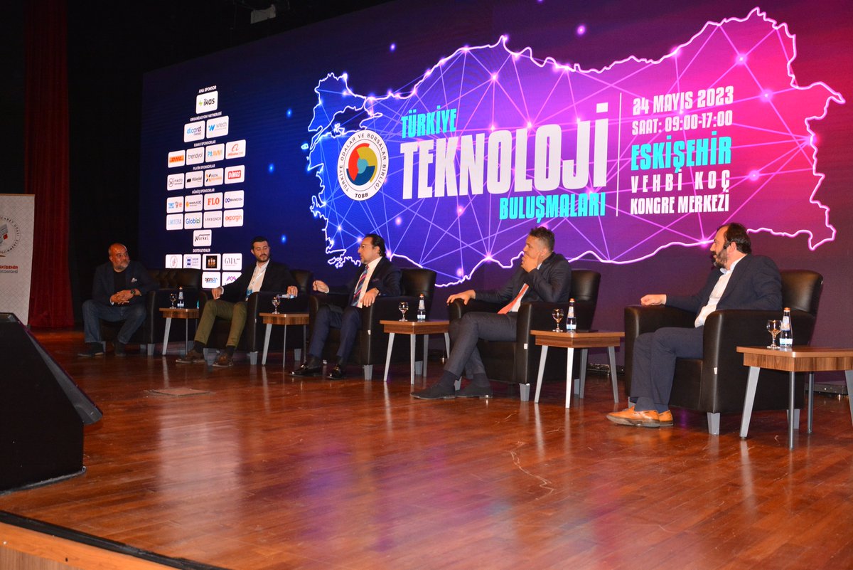Türkiye Teknoloji Buluşmaları Etkinliği “E-İHRACAT İLE KÜÇÜLEN DÜNYA” paneli katılımcıların yoğun ilgisini gördü.

Panelistlerimize teşekkür ederiz;

teknolojibulusmalari.com

#turkiyeteknolojibulusmalari #teknolojibulusmalari #teknoloji #eskişehir