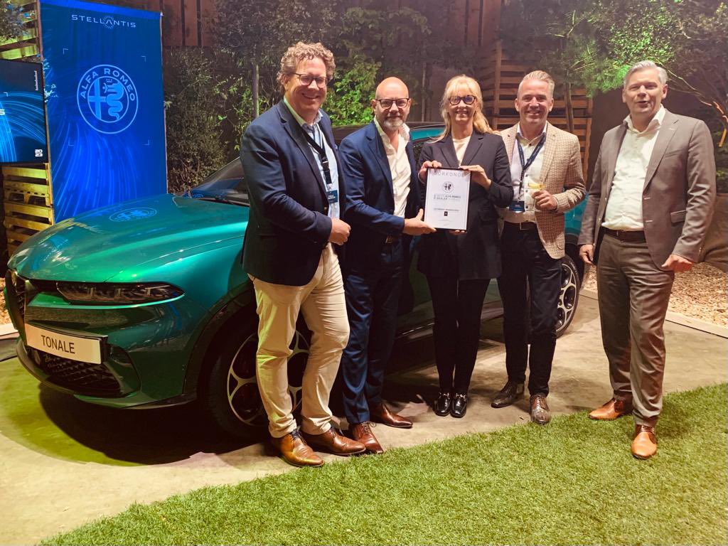 AutoWinkel is uitgeroepen tot Alfa Romeo-dealer van het jaar 2022! 
Dit is een geweldige erkenning voor onze collega’s, die zich dagelijks inzetten en dit resultaat met elkaar hebben behaald. Wij zijn trots!

#AutoWinkel #AlfaRomeo #AlfaRomeodealer #Dealervanhetjaar #stellantis