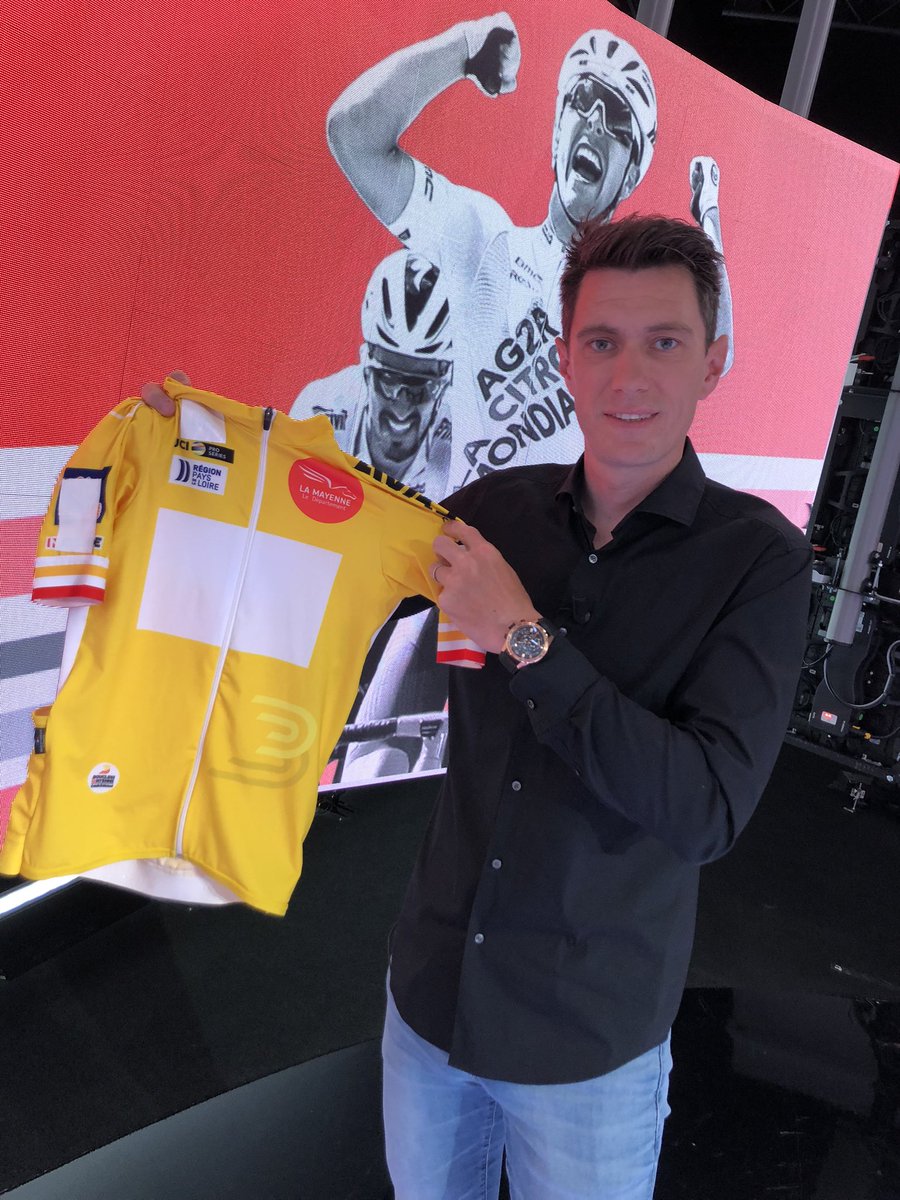 lequipeVELO's tweet photo. Regardez ce que @PierroooRolland vous a ramené des @boucles53 ! Paraît même qu’il l’a porté 🫣
A gagner aujourd’hui ! RT et Follow ! https://t.co/5NTSq2zv12