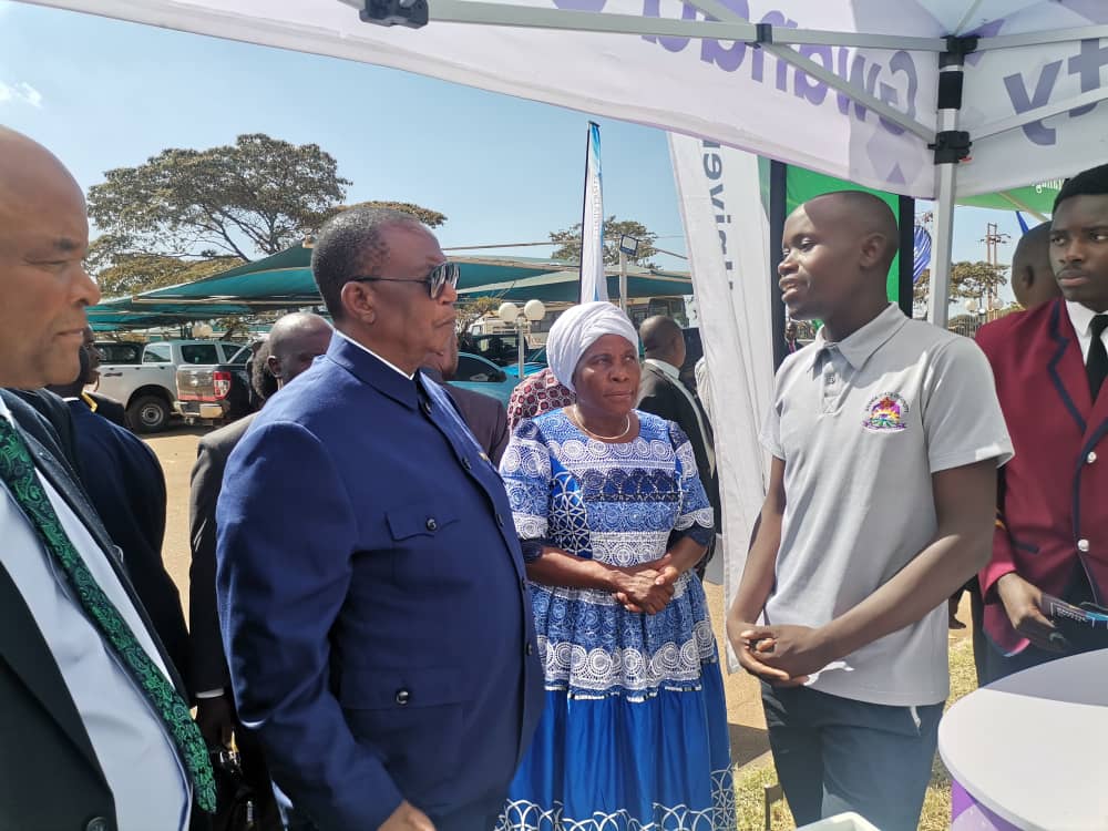 Vice-President Hon. CGDN Chiwenga touring the GSU Exhibition stand at the SIRDC Zimbabwe 2023 Career Guidance Expo in Harare #2023Careerguidance #InnovationChallenge #excellenceineducation