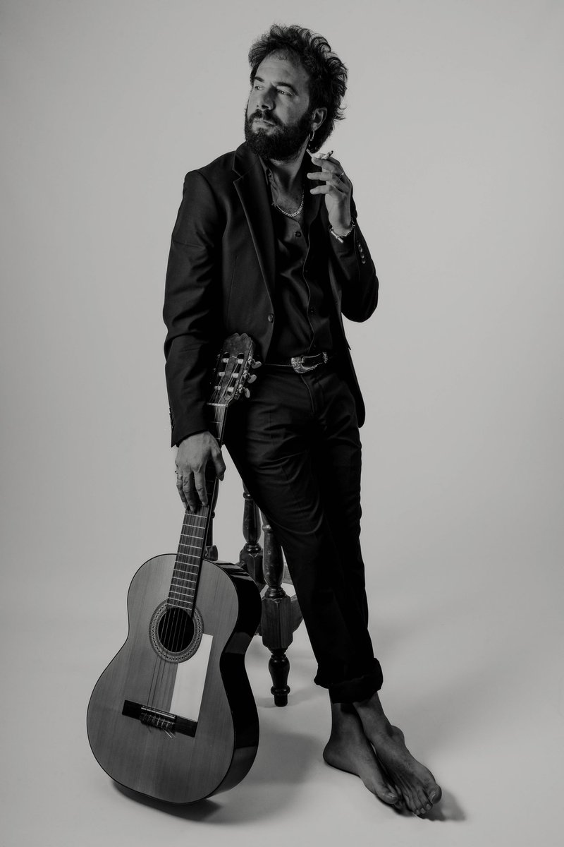 ✨"Cuando las nubes te impidan ver el cielo y el ruido interno te ensordezca el alma, quítate los zapatos y camina la vida descalza sin mapa ni destino. Escucha con atención... cada paso es un latido y cada zancada es la meta, siempre en el punto de partida”.

✍🏼: Ada Luz Márquez