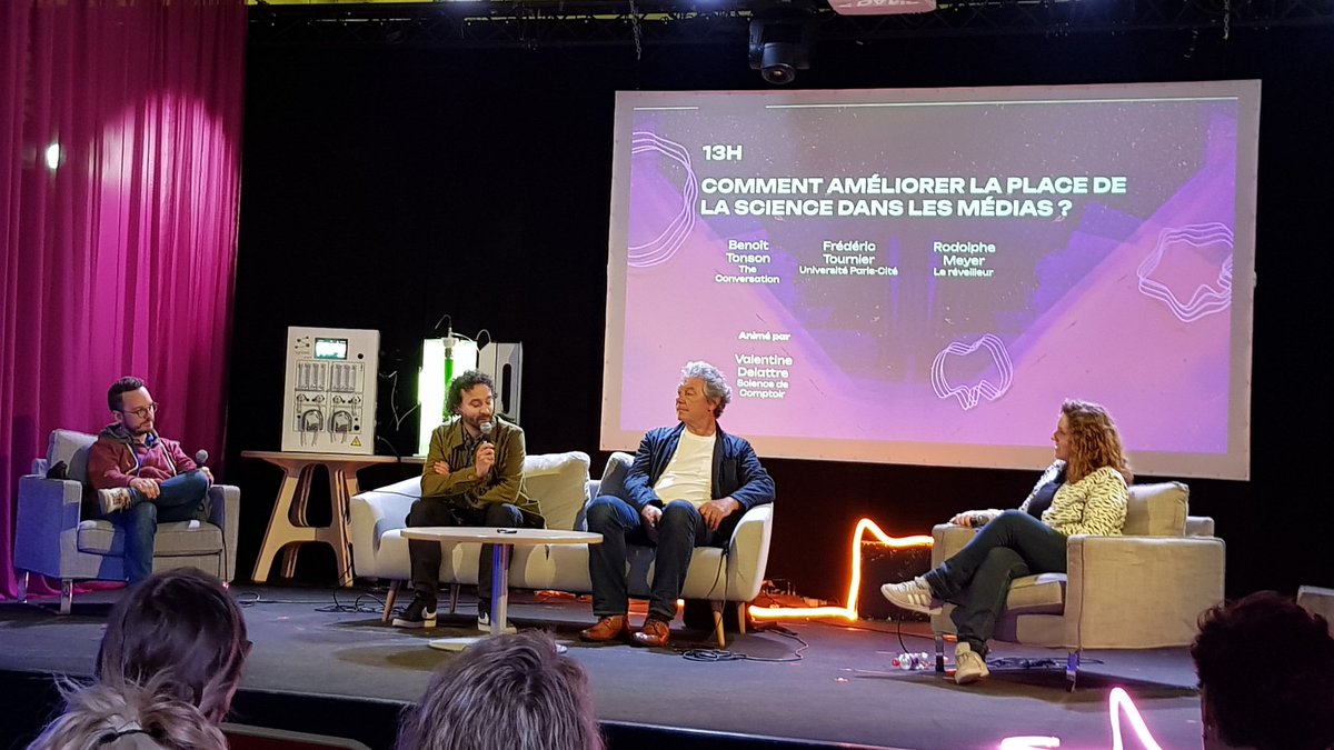 ELedolley's tweet image. En direct de la permière conférence de #DoubleScience, droit dans le mille : "Comment améliorer la place de la science dans les médias ?"
Avec Rodolphe @Le_Reveilleur, @BenoitTonson de @FR_Conversation, mon ancien prof Frédéric Tournier, animée par l'inimitable @Sciencecomptoir