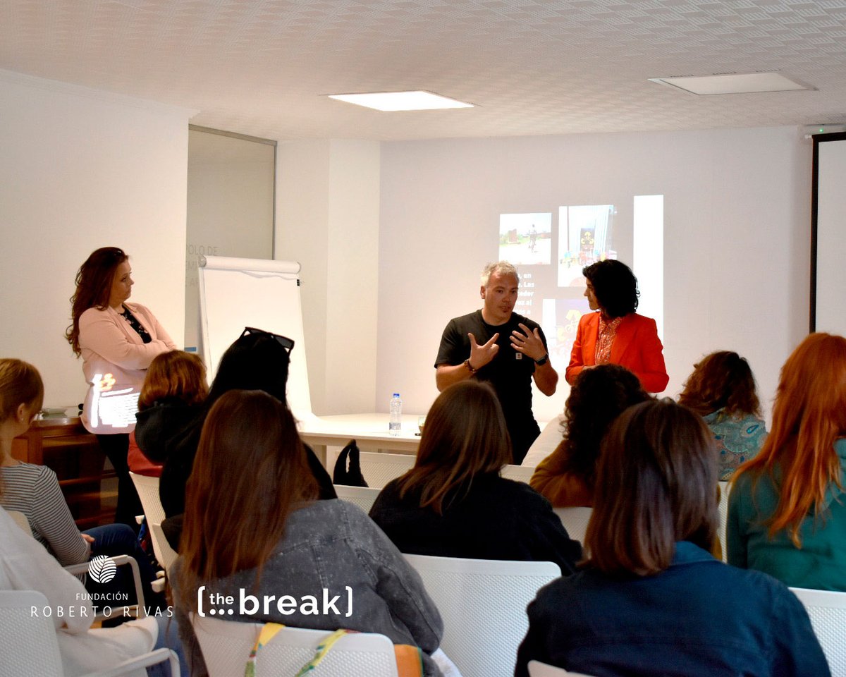 rr_fundacion's tweet image. el primer grupo de emprendedoras instaladas desde el sábado en #Silleda en nuestro espacio #LaModaRuralLab comenzaron este lunes las sesiones que nuestro equipo le está brindando para impulsar sus proyectos.

#NextGenerationEU #community #entrepreneurship #entrepreneur #europe