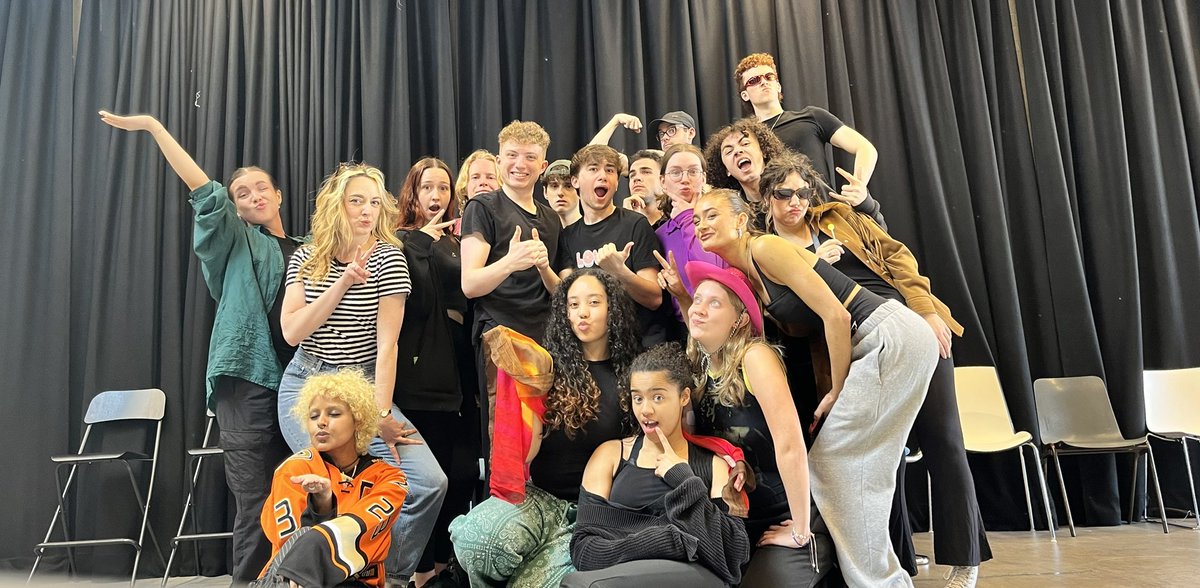 bethLAknight's tweet image. Icons the lot of them. Had a gorgeous two weeks in the Cabaret of Notoriety with these stellar theatre makers. Watch out for when they graduate in two years, you ain’t ready! @LeedsDrama @handlerincarter