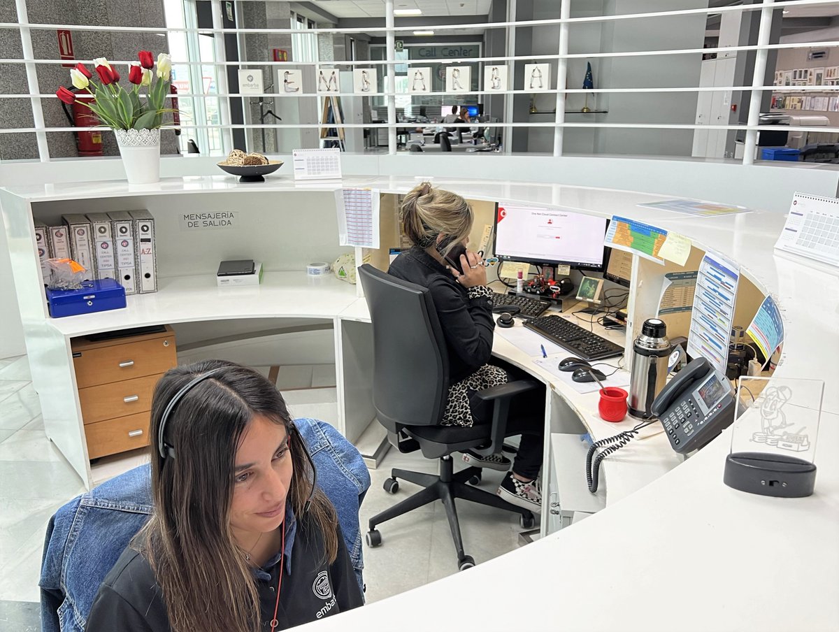 Nuestro departamento de atención al cliente ofrece atención personalizada y de calidad las 24 horas del día, atendiendo a clientes por incidencias dentro o fuera del ascensor, o para contratar servicios.
⠀
📷 Mejoramos la vida de las personas
⠀⠀
#embarba
#ascensoresembarba