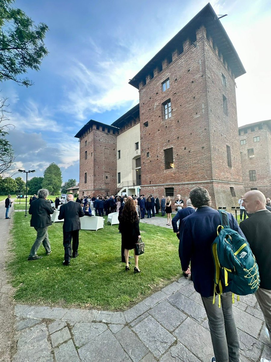 challengentwrk's tweet image. Cooperazione, talento e focus: lo #sport è anche formazione per il business. #ChallengeNetwork è partner tecnico dell’assemblea annuale di #Confimprese con attività di #teambuilding ludico-sportive nella splendida cornice di Tolcinasco (PV)