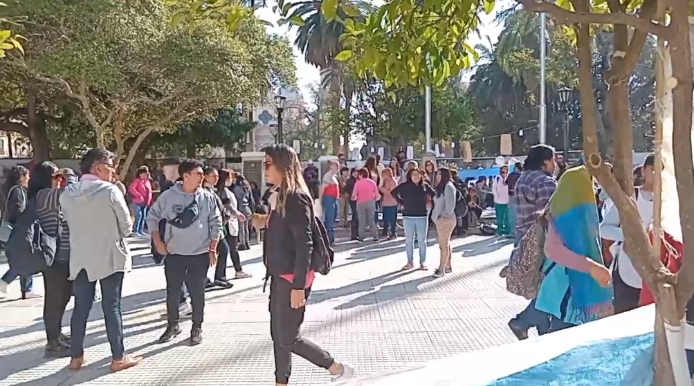 ⚠️Atención Viernes 26/05 Hs 9 Concentración de organizaciones docentes y de salud en Caseros entre Mitre y Zuviria Plaza 9 de Julio. Posterior marcha por calles céntricas

🛑Se activarán desvíos👮‍♂️Atender indicaciones de personal uniformado
<a href="/RadioSaltaAM840/">Radio Salta</a> <a href="/DNISALTA/">DNI Salta</a> <a href="/el10tv/">El 10 TV</a>