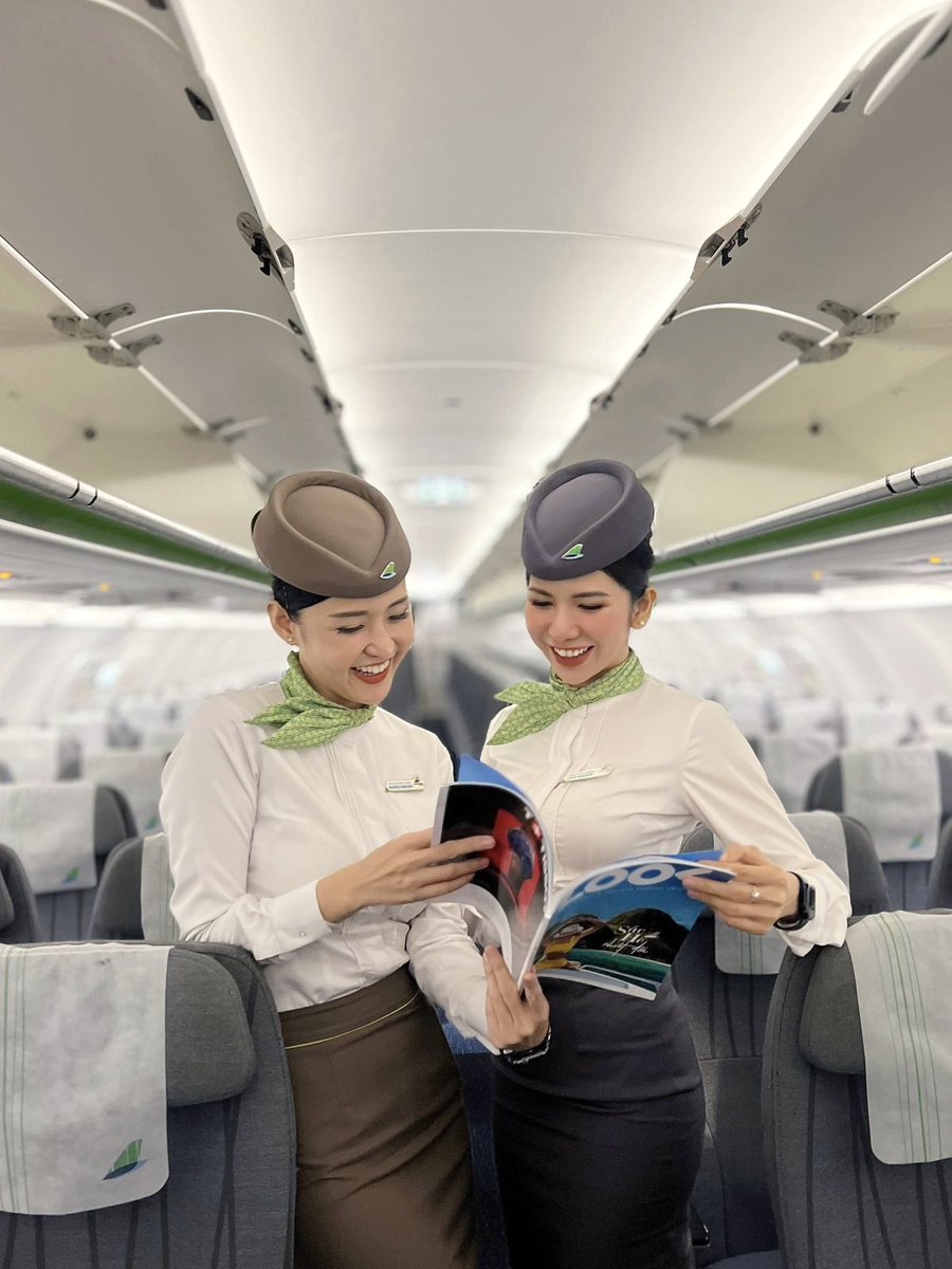 bamboo_airways's tweet photo. In the front seat pocket, you'll find the May issue of LOOK magazine, which captures the essence of summer on every page ☀️
Sit back, relax, and enjoy your flight to tropical summer destinations with Bamboo Airways!
#BambooAirways #Fly_Bamboo #More_than_just_a_flight https://t.co/HMXniLsOWd