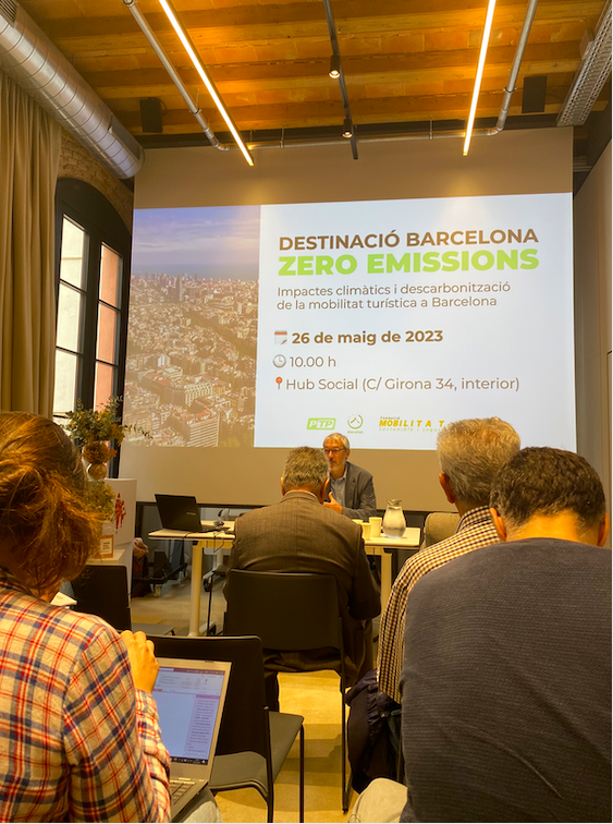 Presentación del estudio de impactos climáticos y descarbonización de la movilidad turística en Barcelona. Una interesante propuesta para impulsar el transporte ferroviario y avanzar hacia un destino de cero emisiones. ¡El futuro de la movilidad sostenible está en marcha! 👏🚆 🌿