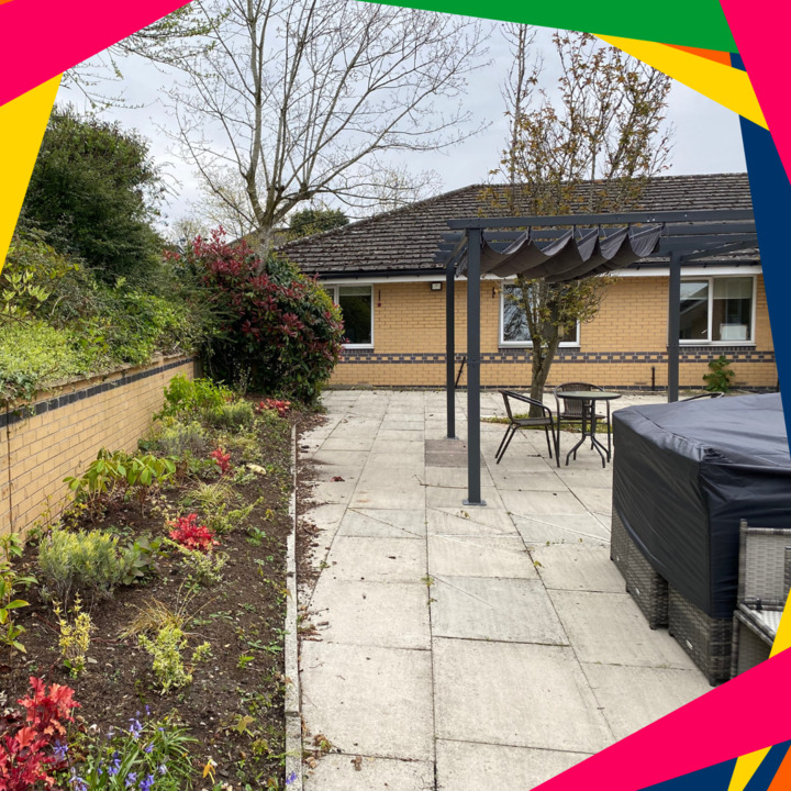 NCareCharity's tweet photo. We're so pleased that the Maples Care Home garden in Salford has been transformed thanks to our partnership with local company J.Parker’s! They donated all of the materials and provided staff to do the gardening work! 🌻🌷🌱
Read the full story here ➡️ https://t.co/DShB0AU6dv https://t.co/7dxoJFbJap