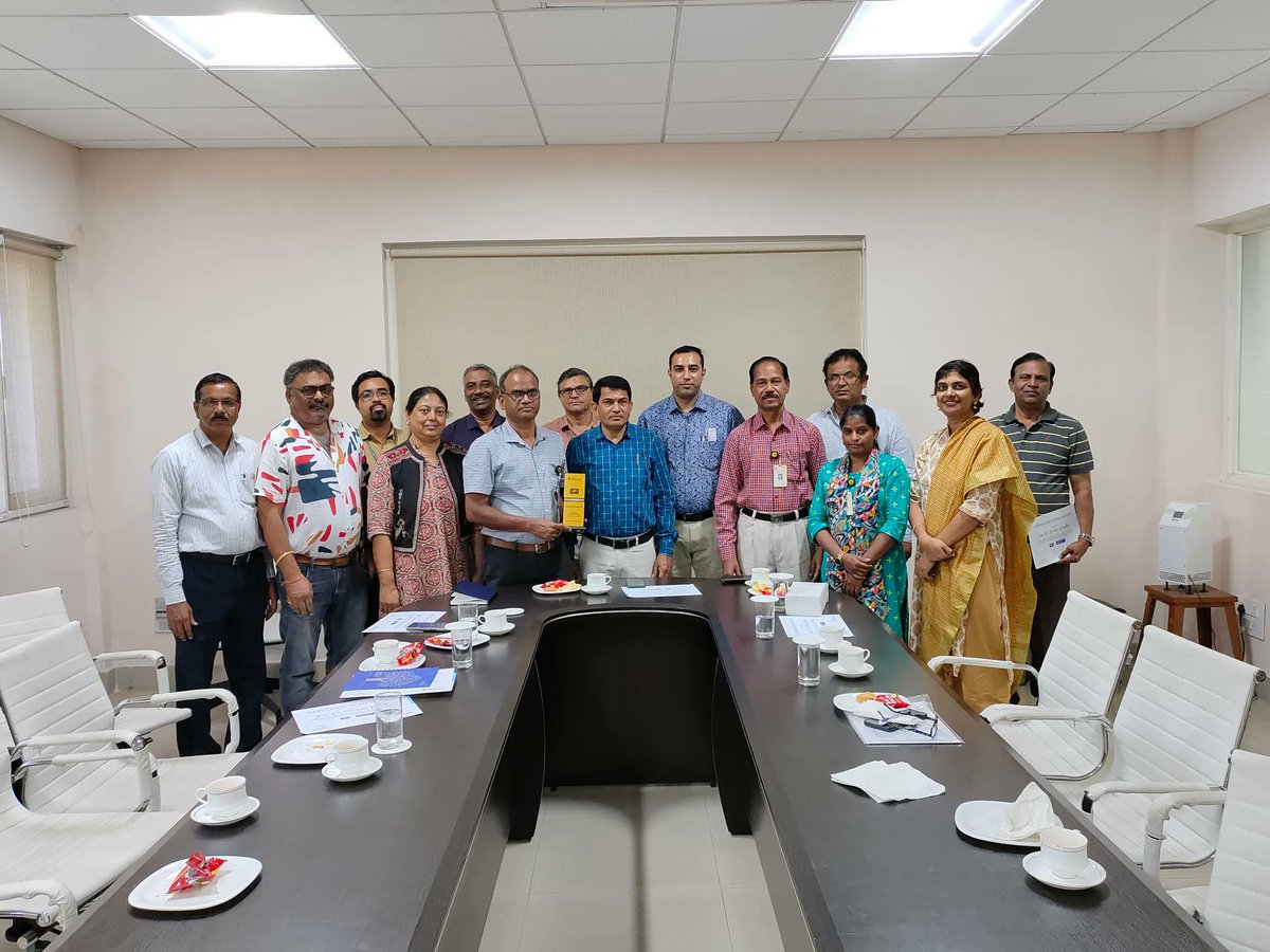 CSIR–Indian Institute Of Chemical Technology, Hyderabad was one of the top users of our #chemistry journals and flagship products: #ScienceofSynthesis and #PharmaceuticalSubstances. Here is a glimpse of the felicitation to acknowledge the same. 

#thieme #synthesis #synlett