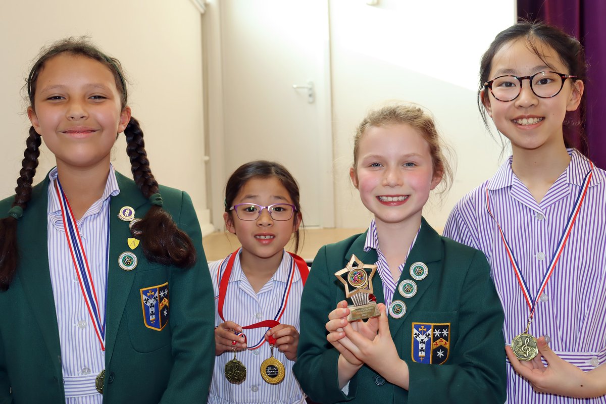 Old Palace of John Whitgift School for Girls tweet media