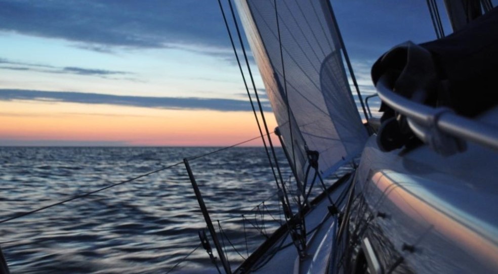 Visste du att: <a href="/Kryssarklubben/">Sve.Kryssarklubben</a> arrangerar 24-timmars segling, i syfte att vässa dig som seglare och navigatör. Går 3-4 juni. Seglingen är öppen även för icke medlemmar. Läs mer: sxk.se/artiklar/hur-l…
 #sxk #24timmarssegling #båtliv #segling