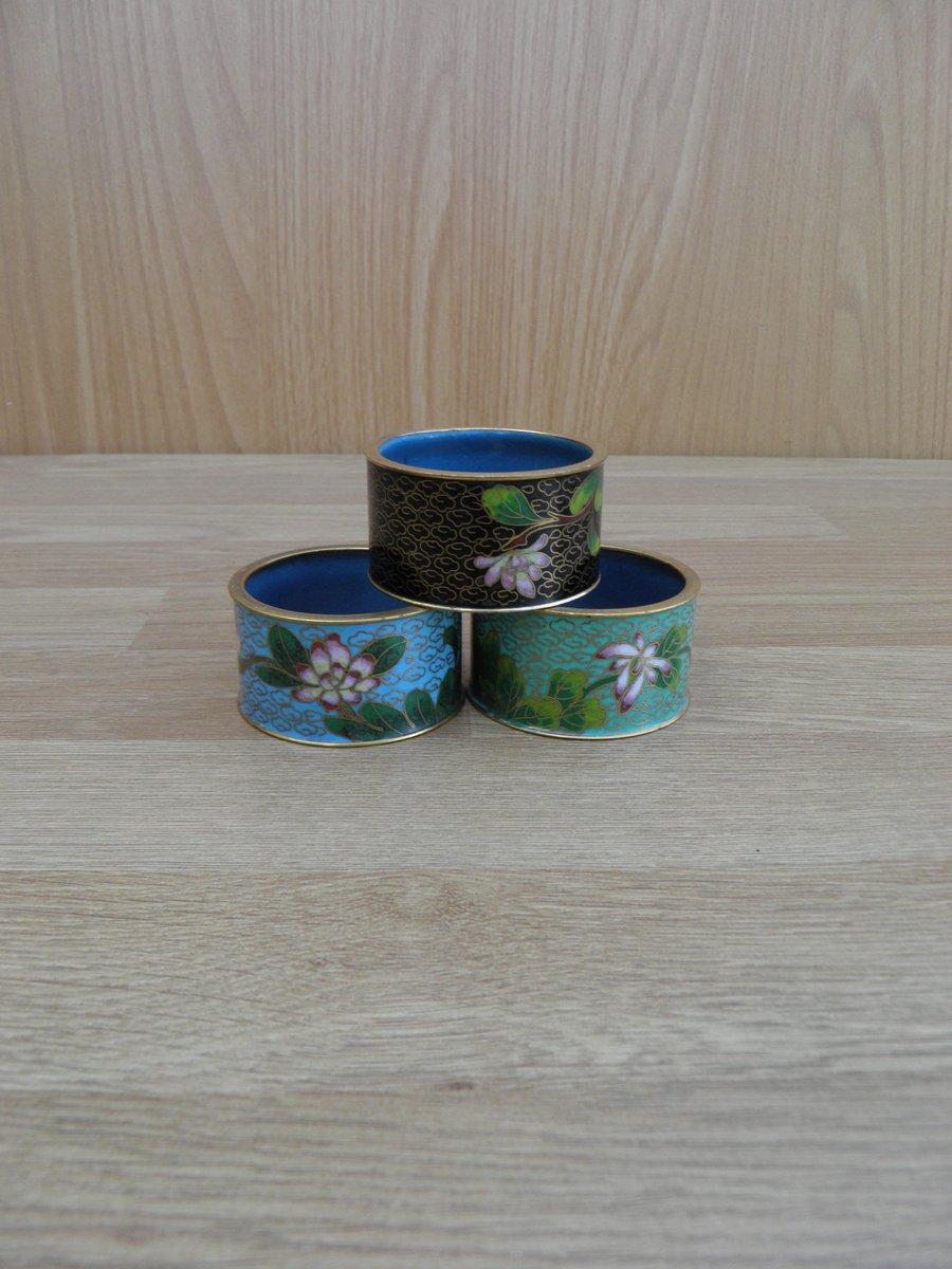 One of my latest listings is this set of three beautifully decorated Cloisonne Napkin Rings. Why not have a look through the link below.

etsy.me/423rOGQ

#vintage #cloisonne #napkinrings #tomsvintagefinds #etsy