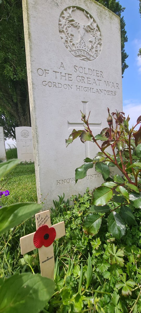 gray_rse's tweet image. I was moved visiting #flandersfields this week. Honoured an unknown #gordonhighlander as Willie Crosthwaite, 2nd Btn. 261017. A pal of my grandad who sadly didn&apos;t make it to the end #tynecot