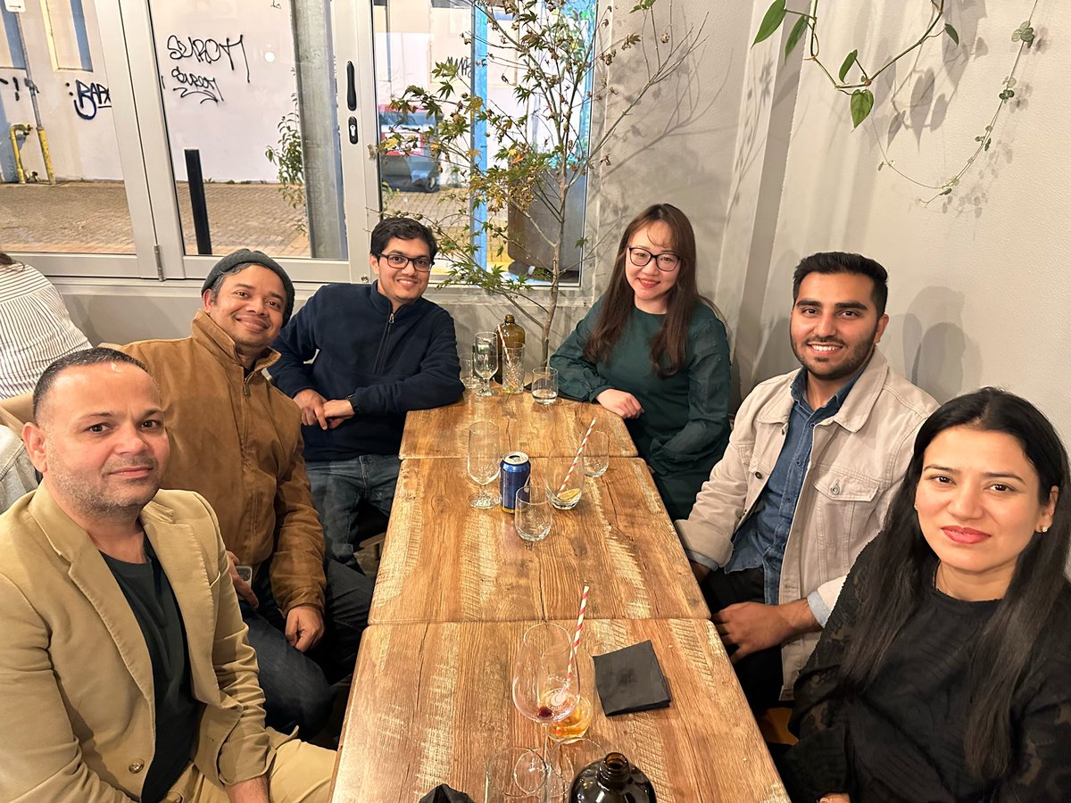 Sohal_LabRTRG's tweet photo. Celebrating our honours student @AffanShahzad7 received the first class honours and received the medicine offer! 🎉🎉 Well done! #HappyFriday #groupdinner  @Romy_Sohal @deys79 @bhprem86 @Monica_w_LU https://t.co/jV4JHbJ806