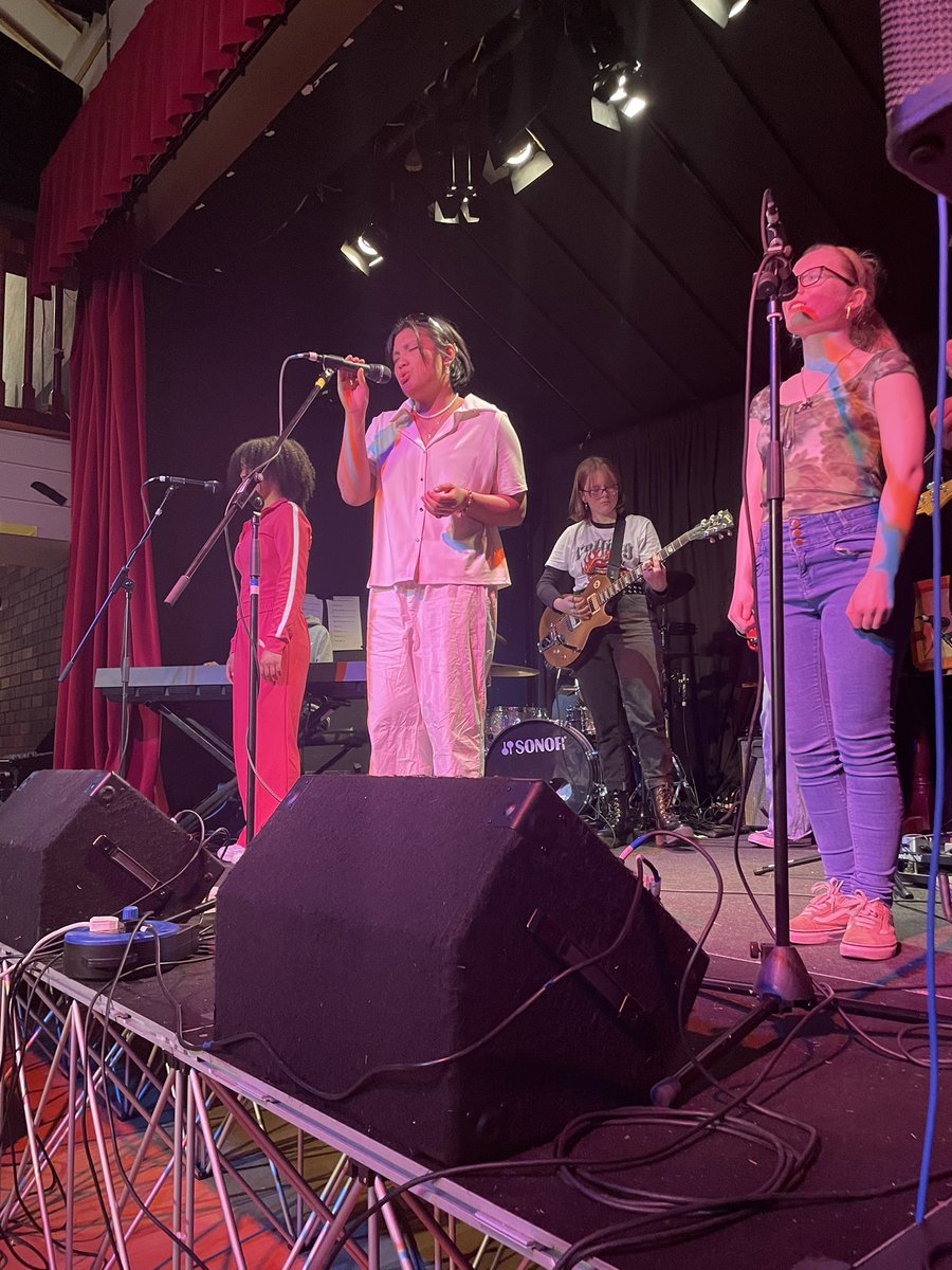 sub_sounds's tweet photo. We were absolutely blown away by the performances by both our SubSounds EP group and our SubSounds schools participants on Wednesday night ✨ 

We’re so proud of the work they’ve put in this year and already can’t wait to start back next September 🤘🎸

#subsounds #youthmusic https://t.co/AEz0DDpGUj