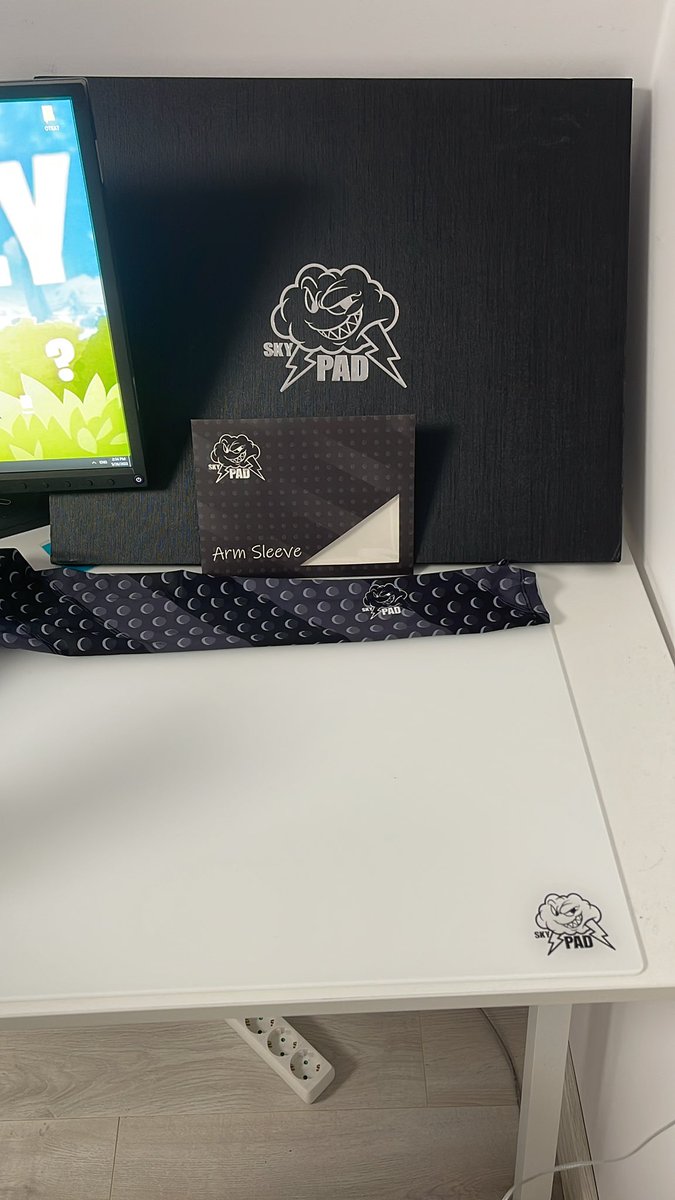 Best mousepad I have ever tried it’s so fast lmao(it’s glass mousepad) thank you @SkyPADgg