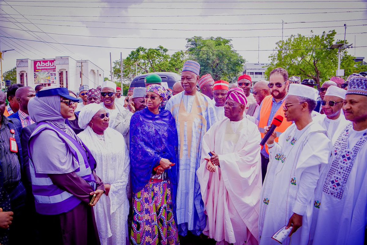 Invited dignitaries have arrived in Kaduna to commission some projects of the urban renewal programme of the Malam Nasir @elrufai administration. Chief Bisi Akande, former interim national chairman of the APC, has commissioned the expanded Bida Road.