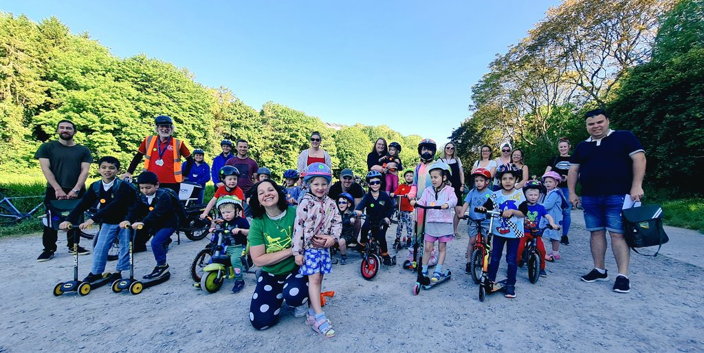 What a fantastic turnout for the 2nd @LipsonValePS #BikeBus! #FridayWeCycle Look out for more to come! @plymotion @SustransSouth @fridedaysbb @CyclePSSP