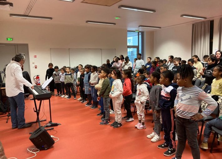 Dans mon réseau il y a …

Un projet CP/CM2(EE Cachin B)/6ème du collège

-découverte d’un opéra Baroque « Didon et Enée » d’Henry Purcell.
-rencontres avec des artistes 
-pratique artistique
-superbe prestation des élèves
-une représentation exceptionnelle offerte aux familles