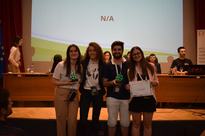 La_UPM's tweet photo. La #UPM, clara ganadora de la competición #EBEC Challenge Iberia de BEST. Alumnos de @aeroespacialUPM e @informaticaupm vencen en la categoría Case Study, mientras que @ETSIDI_UPM lo hace en Innovative Design. ¡Enhorabuena!
https://t.co/swEaGQueZU
#somosUPM https://t.co/Wz3u4TfpzU