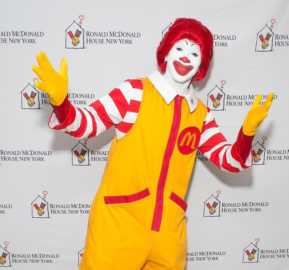 neasty_16's tweet image. PTDRRR ca veut dire la semaine prochaine à Barcelone on retrouve Carlos Sainz comme ça 😭😭