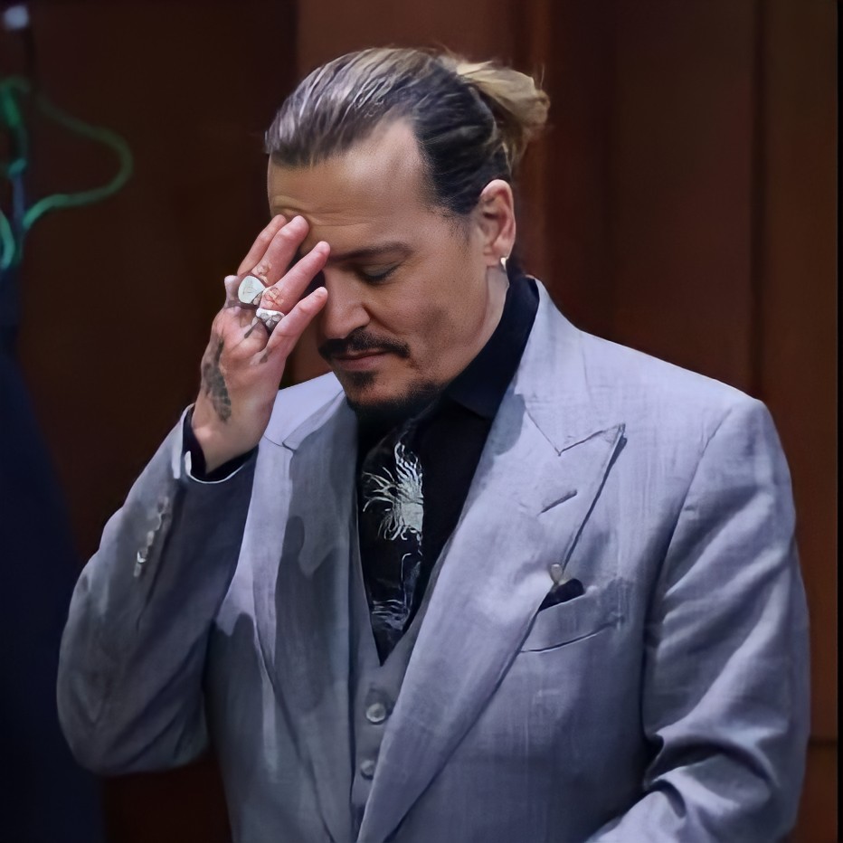 I would tell him :

❝ Thank you Johnny for not falling in line with those dishonest people and thank you for existing and for always being yourself .. . ❞
ᴗ͈ˬᴗ͈

#IBelieveJohnnyDepp 
#JohnnyDepp