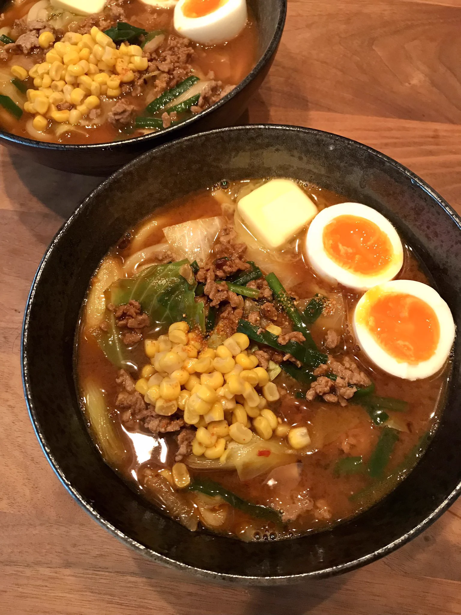 豆板醤などを使ったピリ辛な味付けがすごく美味しそう！ピリ辛な料理が好きな人必見の「うどん」レシピ！