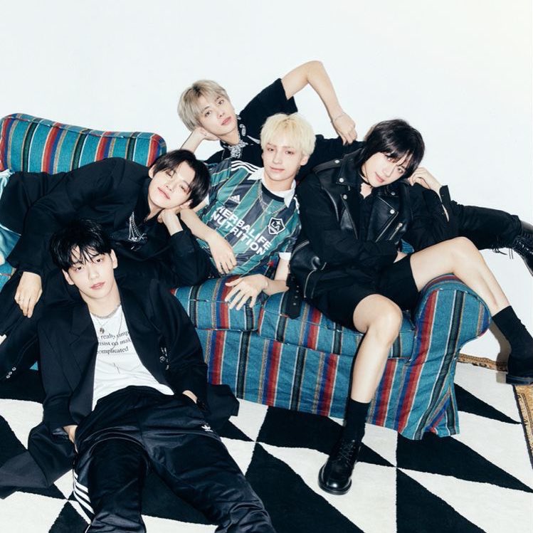 sooboobiez's tweet photo. build an outfit with txt! ✧˖° 
(my style edition)

+ qrt with your results https://t.co/FSjVOzx8Qr
