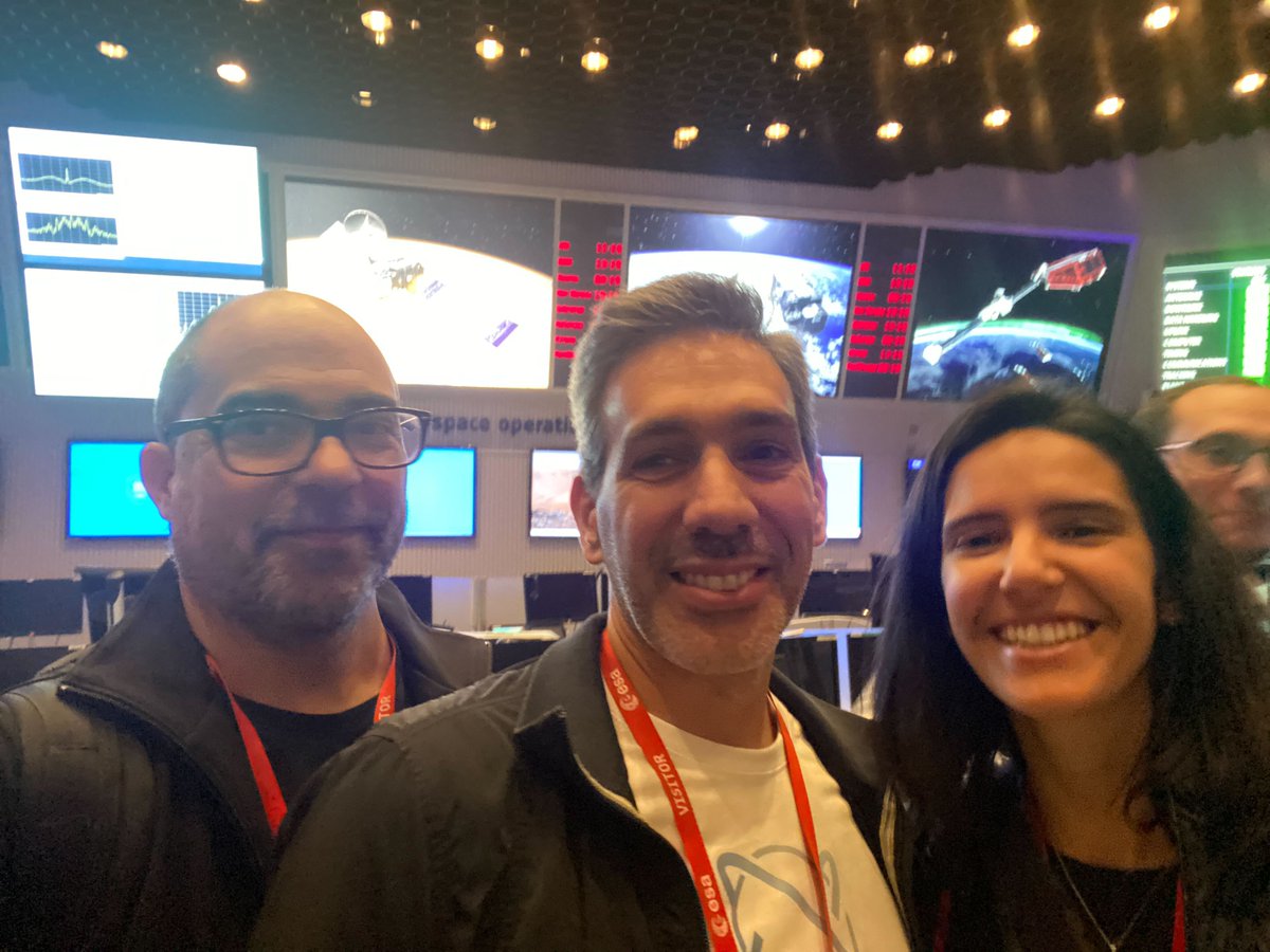 Here's all smiles from #Neuranauts, Carlos Cerqueira, Mariana Filipe and Tiago Baptista. They participated and presented our product at the New Space Discovery Event hosted by ESA's European Space Operations Centre (ESOC) today.

#ESA #ESOC #SpaceStartups #FutureOfSpace