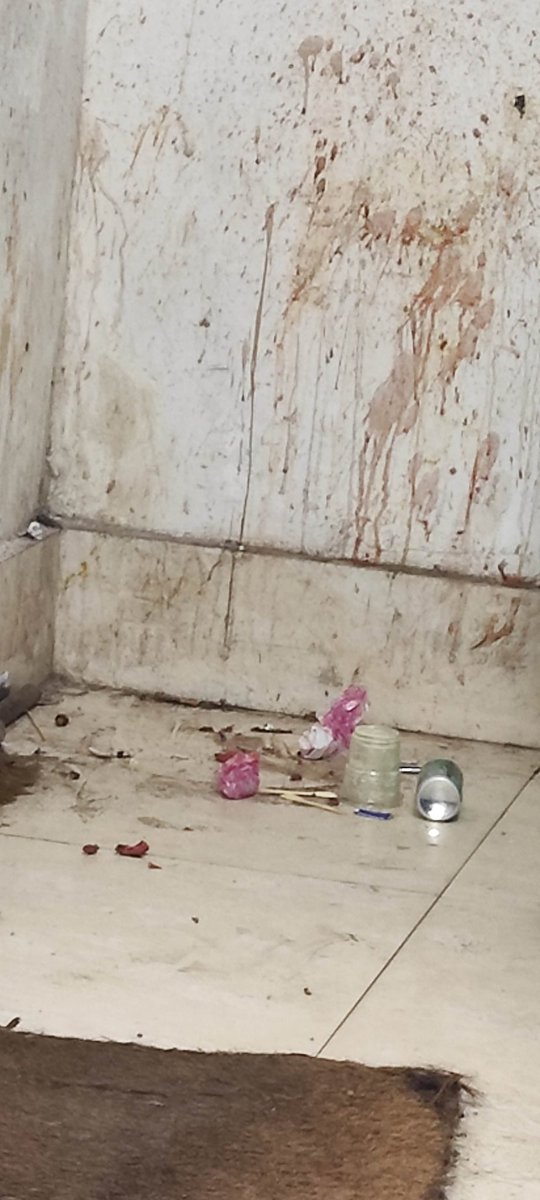 Pravatbbs's tweet photo. @RailMinIndia see the condition of Upper class waiting hall at Howrah station ( new platform). What for they are collecting @₹10 per hour per passanger from passangers?? https://t.co/gBzwObupMP