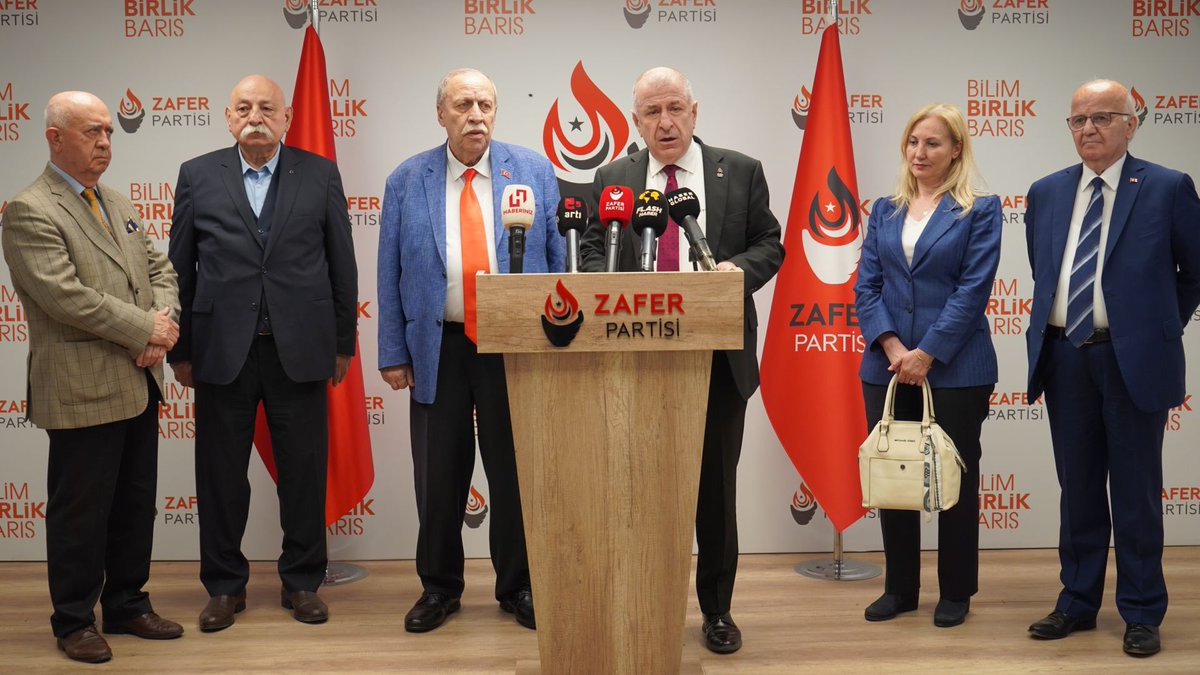 umitozdag's tweet photo. Türkiye'nin her yerinden Türk Milliyetçileri ve Atatürkçüler seçimin ikinci turu için Sayın Kemal Kılıçdaroğlu'na desteklerini açıklamaya devam ediyor.
Bugün Milliyetçiler Dayanışma Platformu'nu temsilen Sayın Yaşar Okuyan, Sayın Salih Dilek, Sayın Salih Kılıç, Sayın Mesude Atılgan ve Sayın Mustafa Aydın Zafer Partisi Genel Merkezi'ne düzenledikleri nazik ziyaret ile 64 ildeki Türk Milliyetçilerinin desteğini açıkladılar.
Zafer Partisi ve Ümit Özdağ'ın olduğu yerde Türk devleti ve Türk Milleti güvendedir.
#OyumKemalKılıçdaroğluna