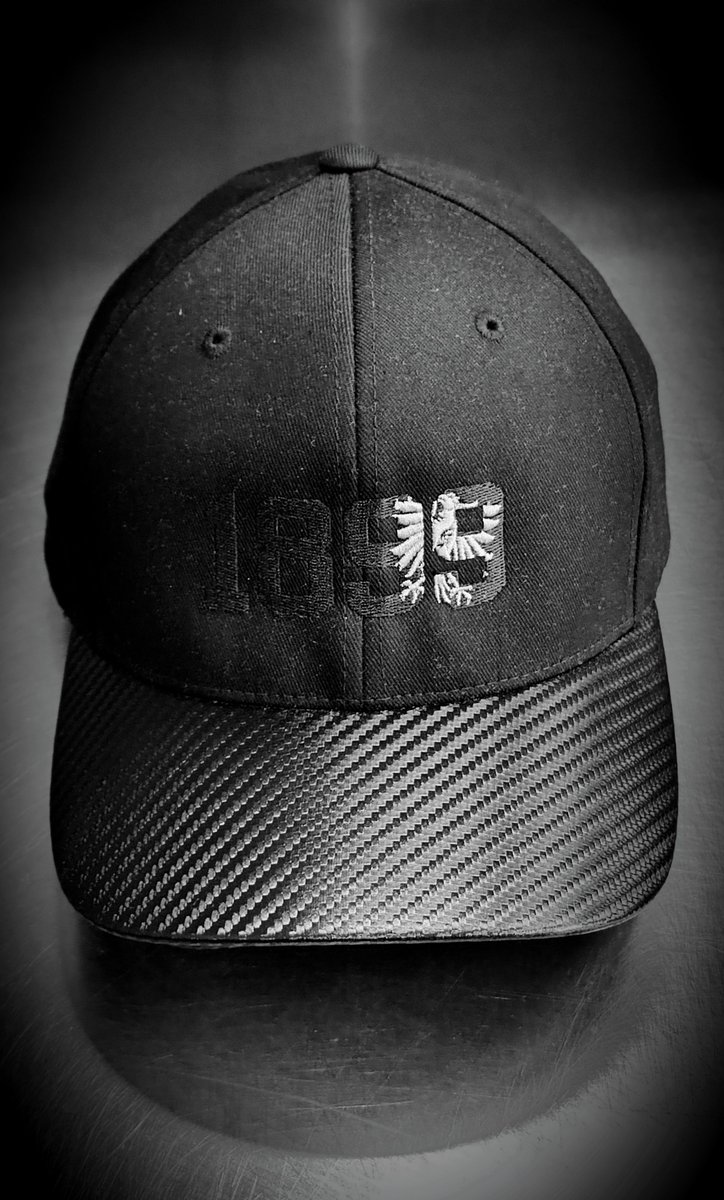 SGEtienneTurner's tweet image. 1899 "Carbon", wieder lieferbar!

War kurzzeitig nicht verfügbar, nun wieder in S/M und L/XL lieferbar.
Ist hinten geschlossen, und mit "#Flexfit" ausgestattet, und dadurch eine top Passform! 🧢

Das Motiv bewusst "dezent" in black on black, was diese BaseCap sehr edel wirken