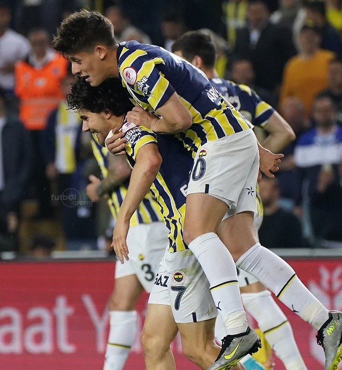 kadimfenerli's tweet photo. seninle ferdi kadıoğlu ve arda güler gibi olabilirdik.. https://t.co/332eWH3Zot