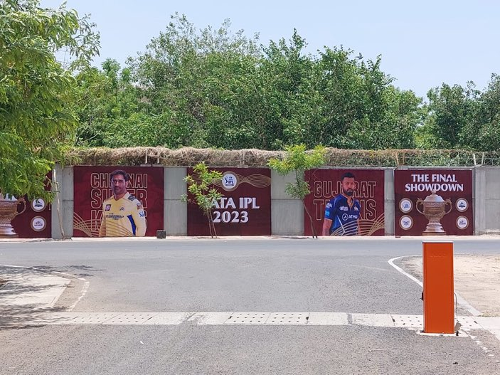 Outside Narendra Modi Stadium!

<Thinking how MI wasn't there already>

Why bother with an eliminator 2 when the result is already written in stone?  Nevertheless, may the Mumbai Indians fans be blessed with good fortune in the coming year! #IPL2023Final #IPL2023