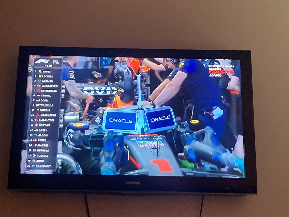 balaclavaf1's tweet photo. Mônaco 🇲🇨 GP

Assistindo com a melhor😍

Abraços 🤗 Sergio Mauricio, Regi and Giaffone!!

#f1nobandsports #f1 #MonacoGP https://t.co/d9WGBtocrn