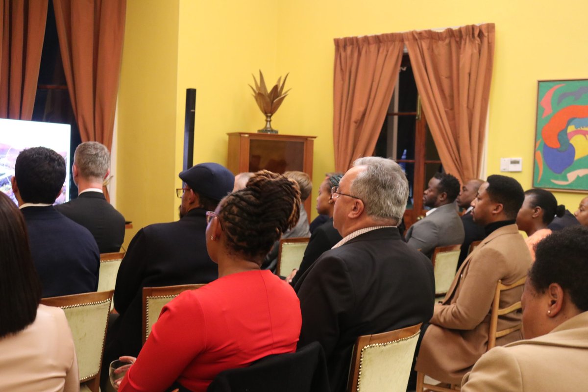 FrenchEmbassyZA's tweet image. During French Alumni Week, we celebrated the many 🇿🇦 who chose to study in France. Ambassador-designate @david_martinon hosted INSEAD alumni to exchange ideas and strengthen partnerships with business leaders.

#INSEAD #FranceInSA

@inseadalumni @CampusFrance