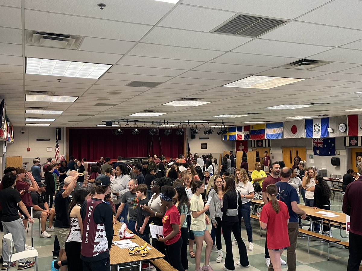Thank you to <a href="/MVHSMajors/">MVHS Activities</a> &amp; <a href="/W_WhitmanMS/">Walt Whitman MS</a> PTSA for making the Sports &amp; Activities Night a success last evening.  Excited to see what our future <a href="/MVMAJORS/">MVHS/FCPS</a> do in the coming years on and off the fields! #GOMAJORS