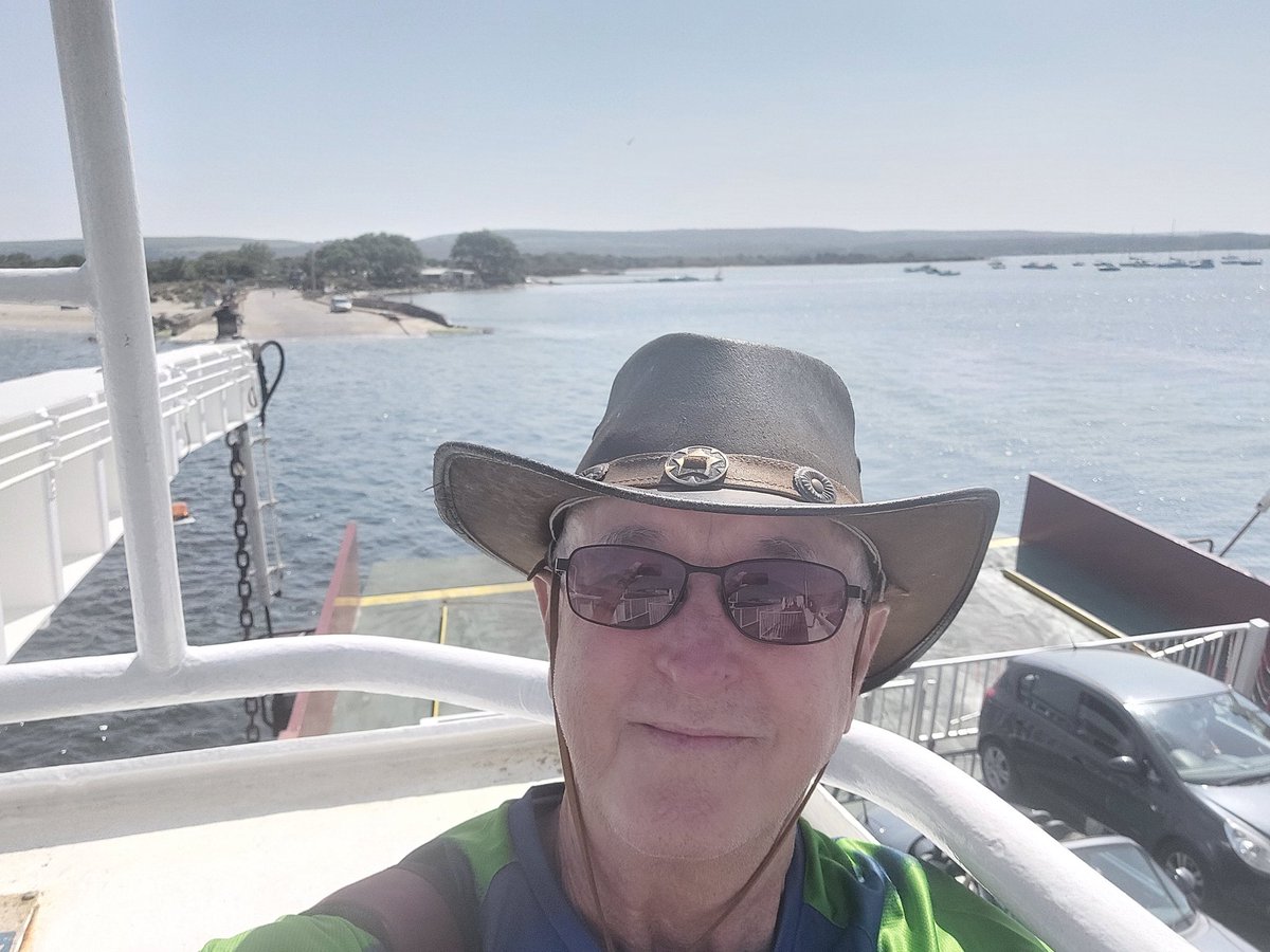 dadgowalkabout's tweet photo. It's done! Over two weeks I walked 160 miles to complete the 630 mile journey.  Impressed? Then pls visit my page and/or retweet. Thanks. Andy Knight
https://t.co/2CgM6jt6yN https://t.co/6tMlgfMxLz