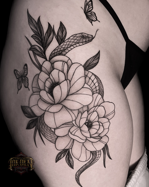 Beautiful piece by Adrianna Urban! 
Don't hesitate to get in touch if you're hoping to book with Ada, or one of our other awesome artists😁