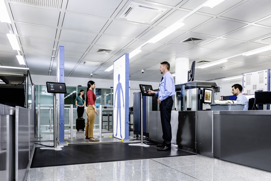 RohdeSchwarz's tweet image. Our R&amp;amp;S QPS security scanners are conquering the world! Now they are also at New York LaGuardia Airport. But how many R&amp;amp;S QPS now provide security for flights worldwide? Are there 927, 866 or 812 devices? Take a guess. #securityscanning