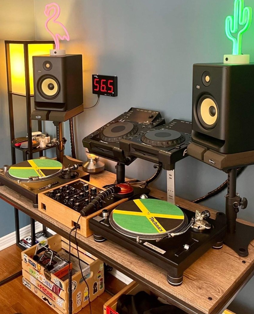 🌵 🦩 😬
Tag your DJ setup ➔ #homedjstudio
.
#djculture #djsetups
