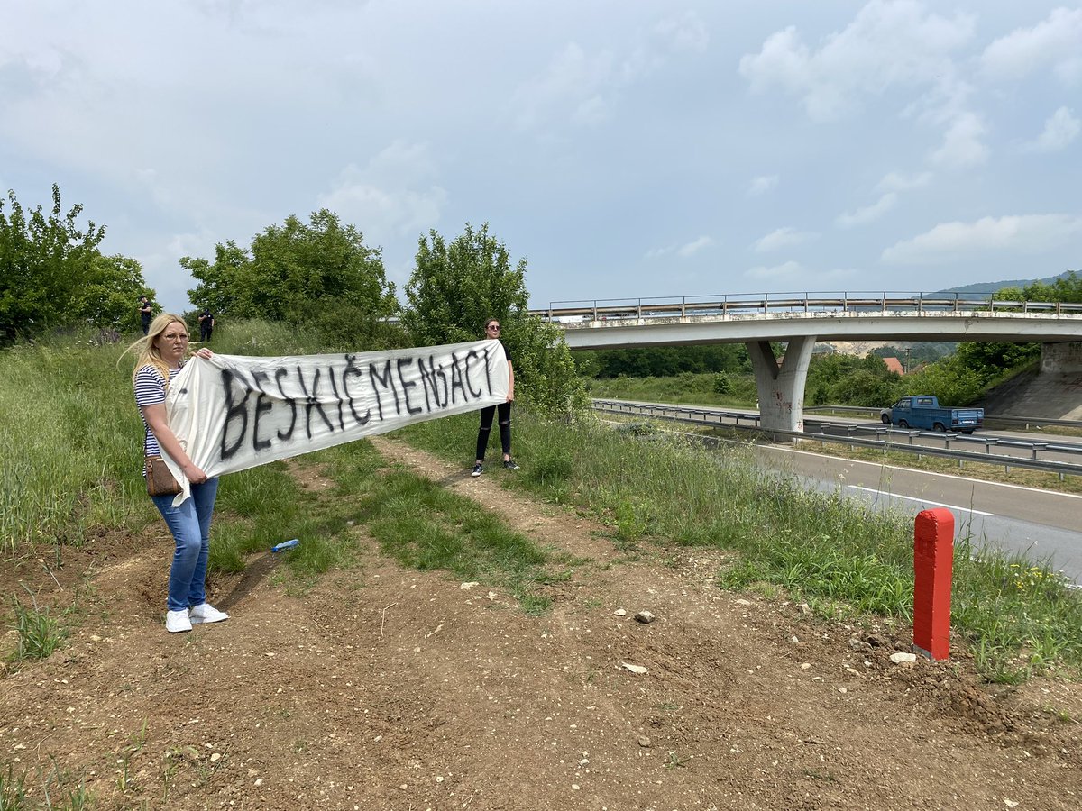 suzadj's tweet image. Ispratile sugradjane kako dolikuje @AleksKostic 
#Kragujevac