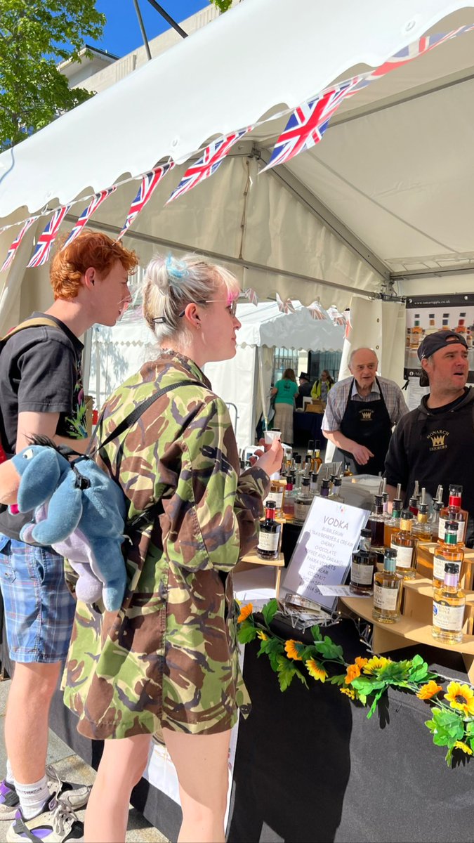 Monliq's tweet photo. Beautiful day here @FlavourFestSW 
Lovely people enjoying a Tipple with us. https://t.co/3Htqb9WRkt