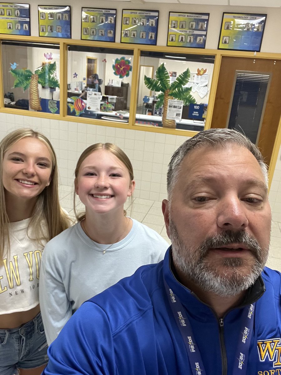 WMMiddleSchool's tweet photo. Last day selfie ⁦@WestMifflinArea⁩ #wmtitanpride https://t.co/2gXDRkfta5