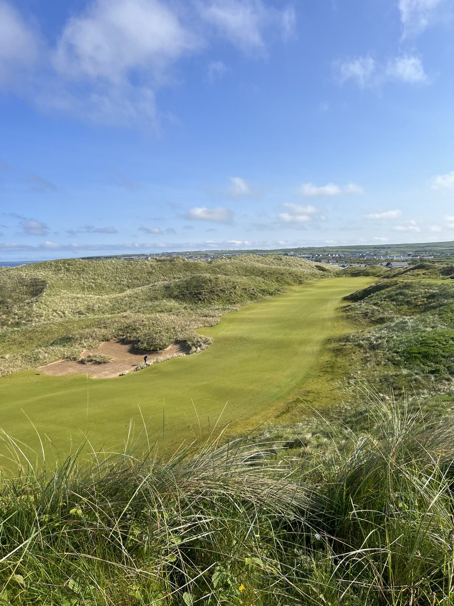 A blue sky Friday ⁦<a href="/BallybunionGN/">Ballybunion Golf Club</a>⁩ ⛳️🏌️‍♂️🏌️‍♀️