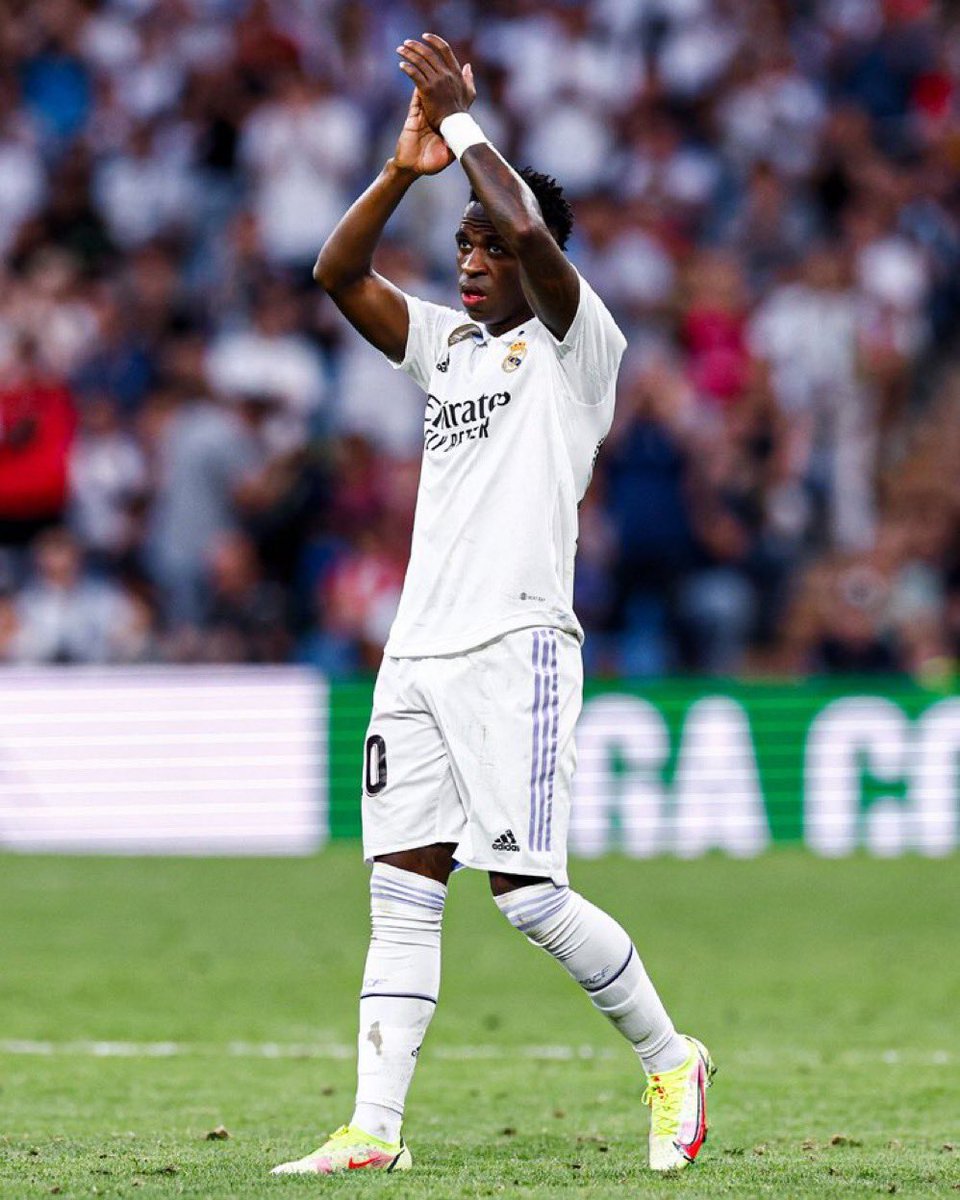 rowearmando's tweet photo. @elchiringuitotv @LaLiga Solo falta que @vinijr Bese el Escudo, Aplauda, o Gambetee para que los ultras les salga el Racismo que llevan dentro, como no tienen argumento técnicos humillan https://t.co/HumIeOn0At