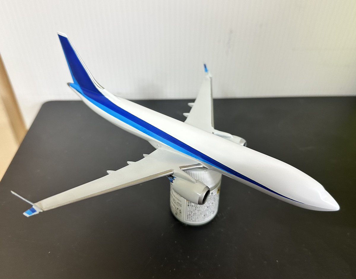 #旅客機プラモ 
ANA 737MAX(737-8)
基本塗装塗り終えました。
最新機種なので全体的に明るめのトーンで仕上げました！