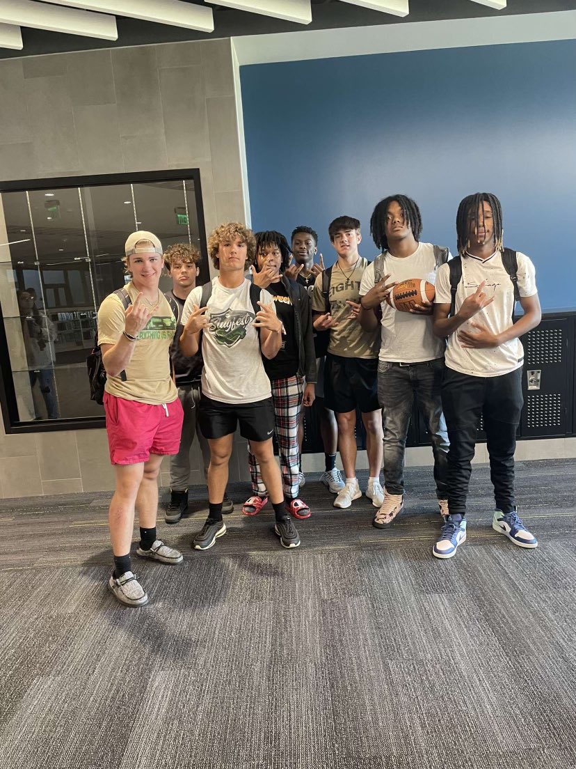 OPS_WestviewFB's tweet image. Last day of school pics! #GuloGulo #FREAKs